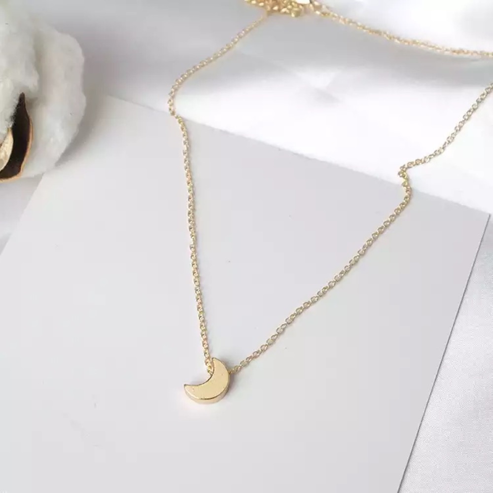 ✨2/$10✨ Gold Moon pendant necklace